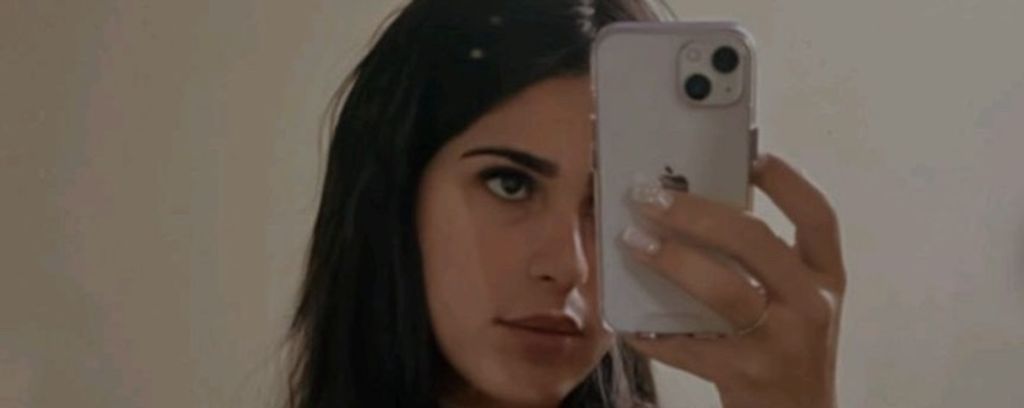 Capa do perfil de Anora