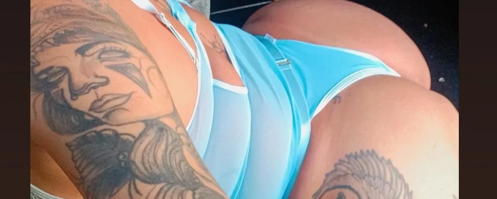 Capa do perfil de Morena tatuada