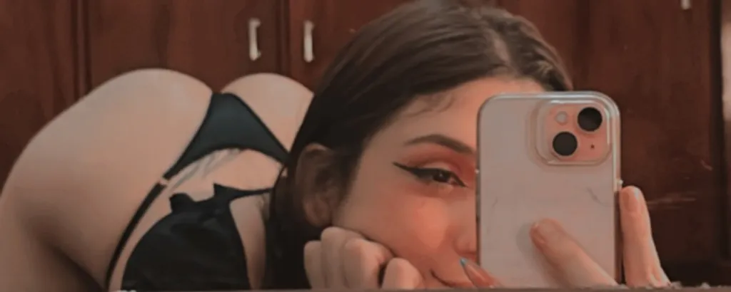 Capa do perfil de Victoria Mello
