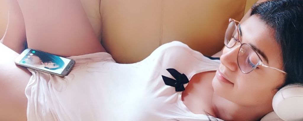 Capa do perfil de Paola Oliver